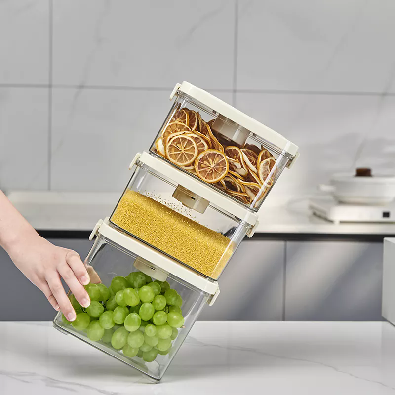 Why Should You Use Vacuum Containers for Food Storage?
