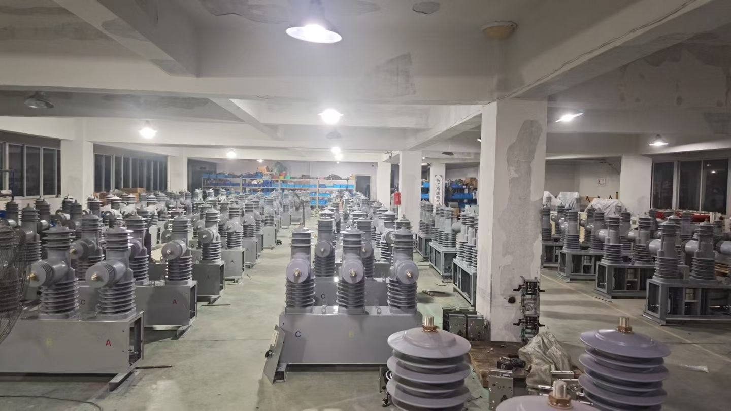 OEM Outdoor Circuit Breaker: Essential Safety Solutions for Electrical Systems