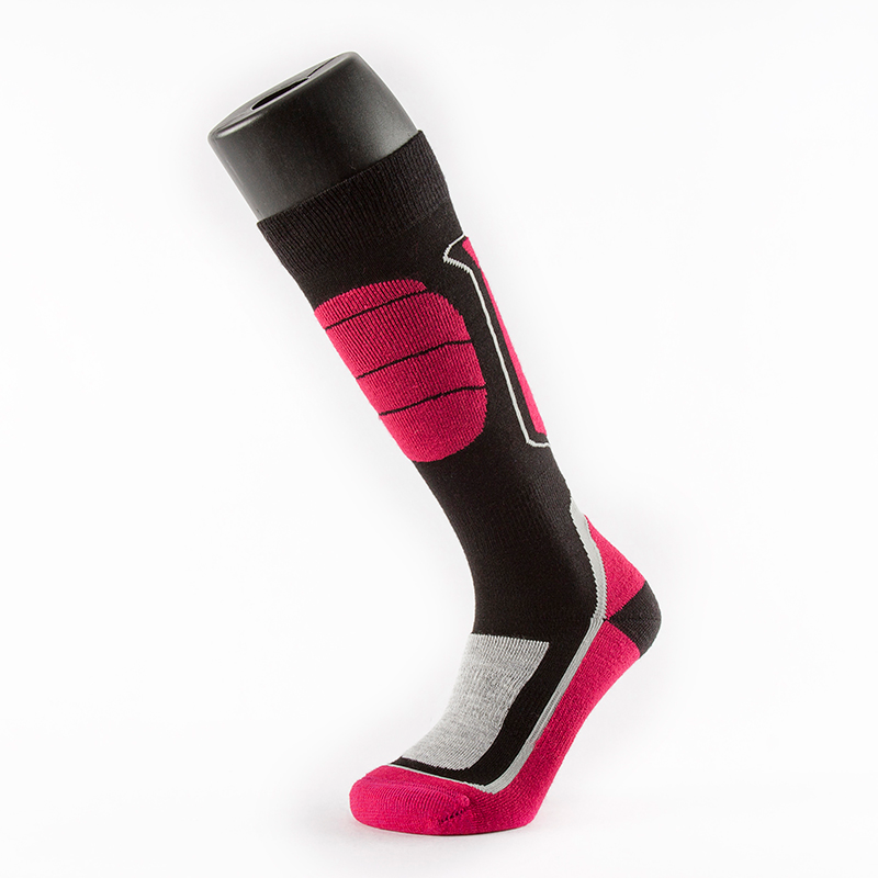 Top OEM Skiing Socks Manufacturer for High-Performance Winter Gear